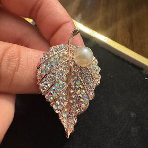 Elegant Silver Leaf Brooch with Pearl Accent